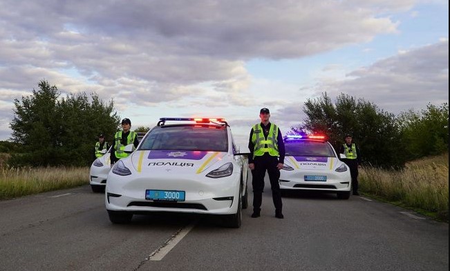 На Тернопільщині поліція пересіла на Tesla в межах проєкту з енергонезалежності На Тернопільщині поліція пересіла на Tesla в межах проєкту з енергонезалежності